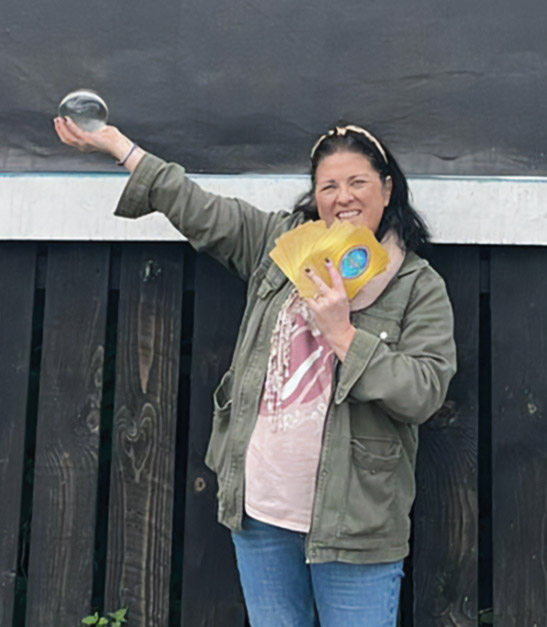 LOUISA EARTH ANGEL “I give messages to people all around the world, including celebrities and people in politics.” LOUISA EARTH ANGEL “I give messages to people all around the world, including celebrities and people in politics.”